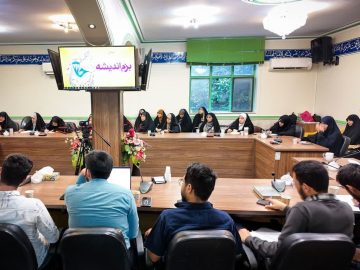 دومین نشست «بزم اندیشه»  در قزوین برگزار شد.